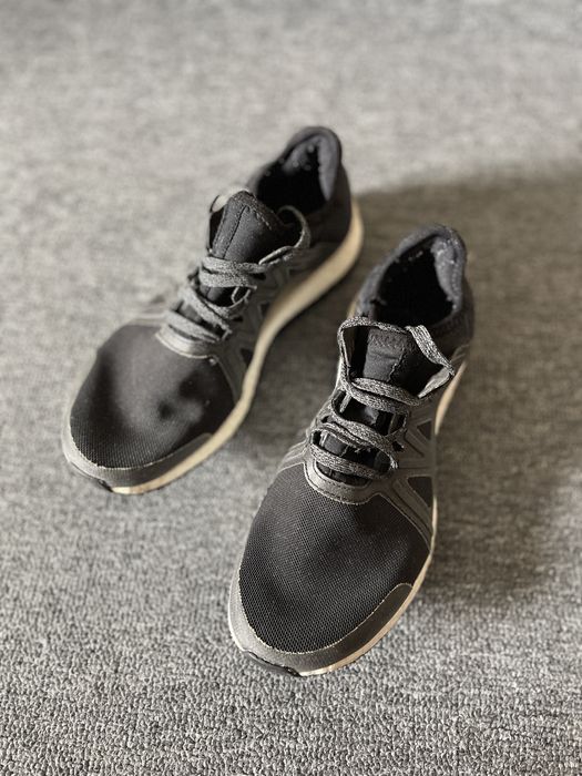 Czarne buty do biegania adidas pure boost endless energy