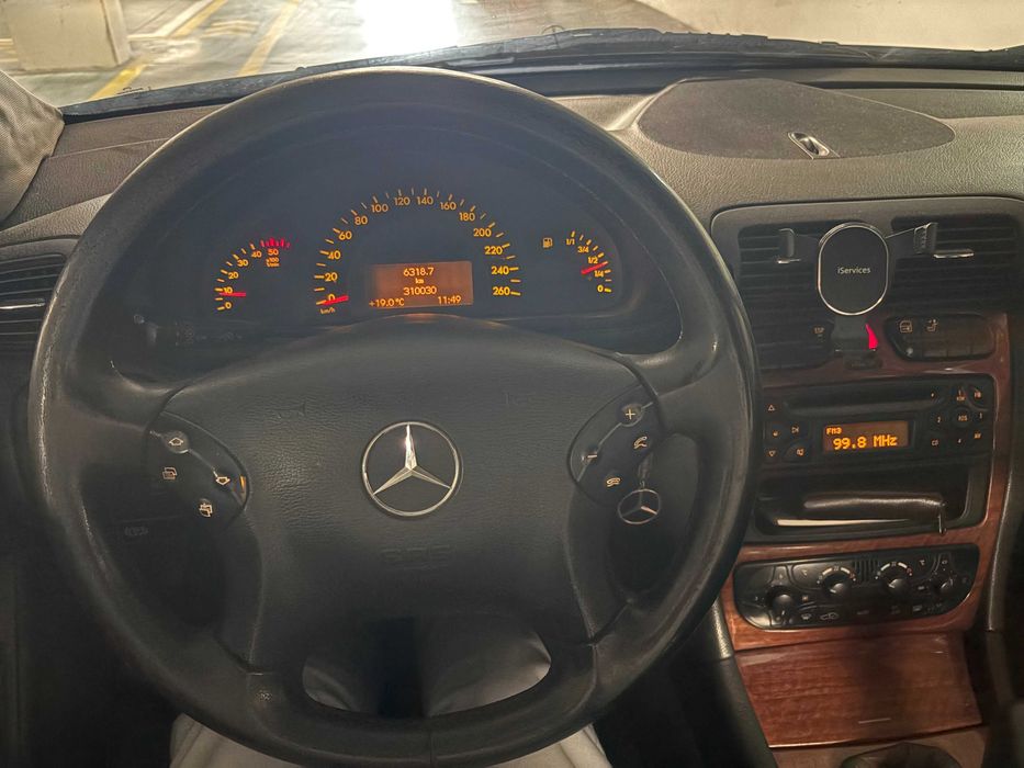 MERCEDES C200 - Bem estimado 2001/08