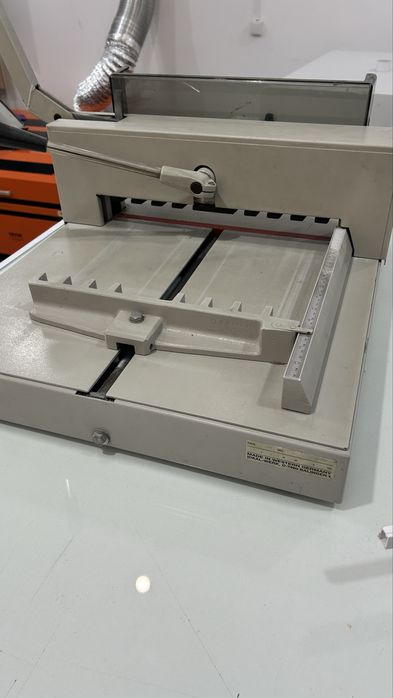 Guilhotina manual