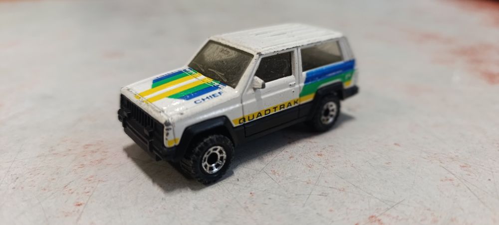 Matchbox Jeep Cherokee Quadtrak „Chief” 1986 rok .