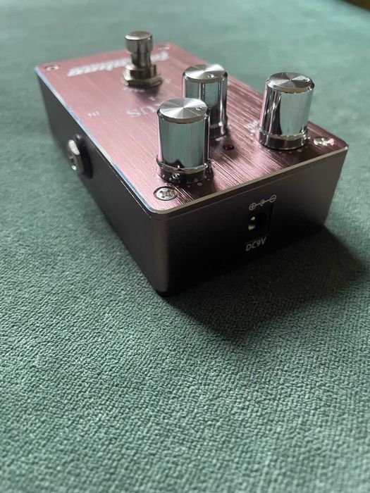 Chorus gitarowy podłogowy