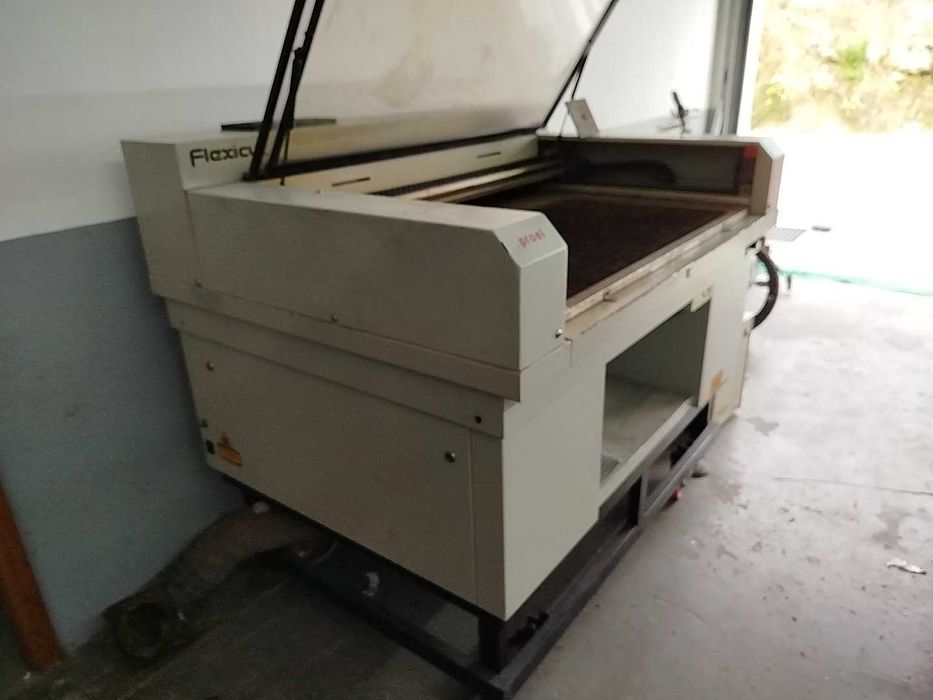 Máquina de corte a laser