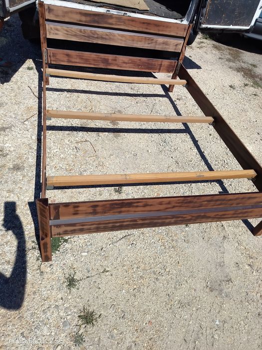 Cama de casal com estrado e colxao