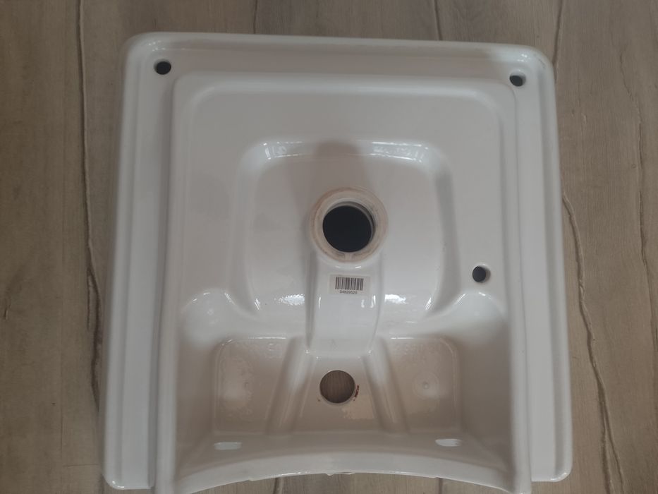 Sprzedam umywalkę 50x48 cm firmy Cersanit..