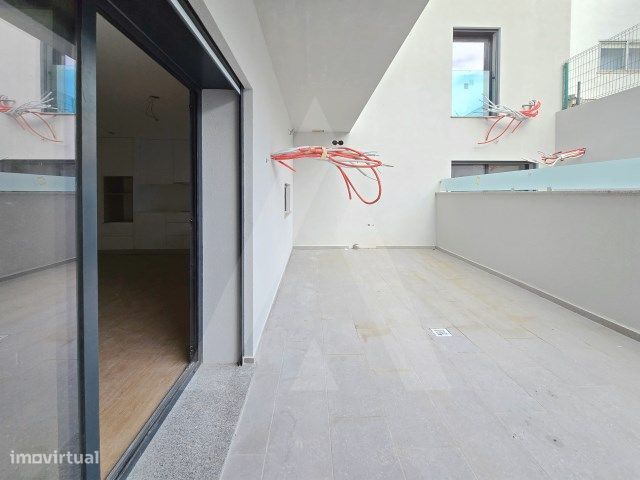 Apartamento T2 moderno - Open Space com imensa luz natura