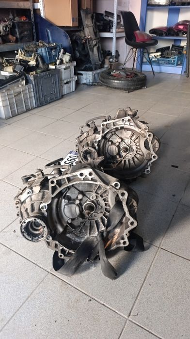 Бампер решітка Шкода Октавія тур оригінал капот