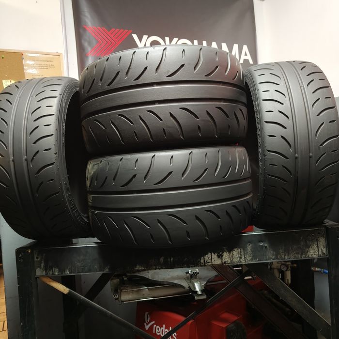 295/30/18 i 225/40/18 Dunlop Direzza