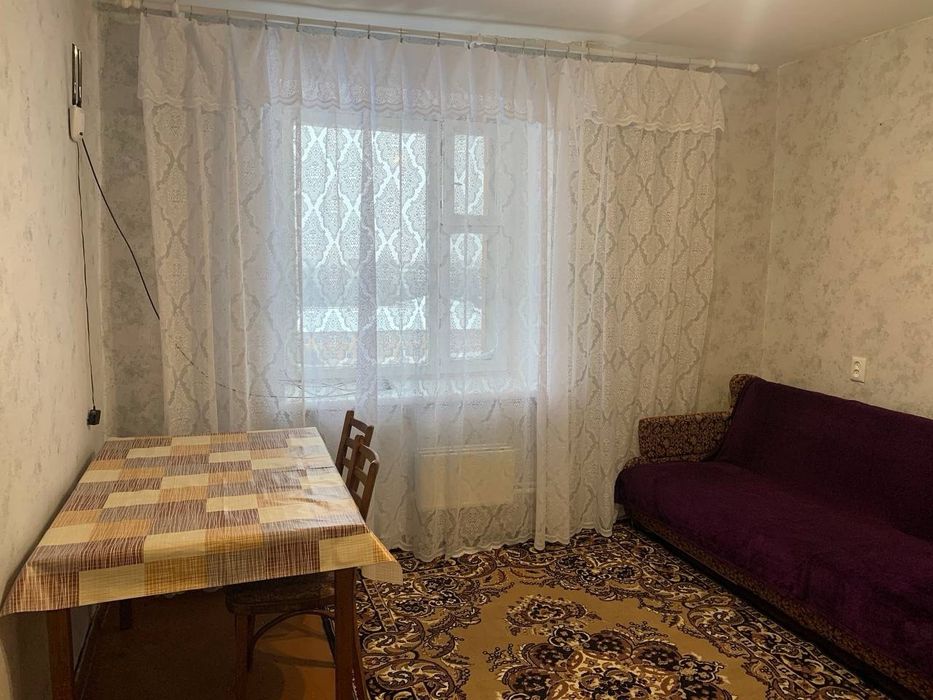 Кімната в гуртожитку . Оплата за один місяць . Південно Захід