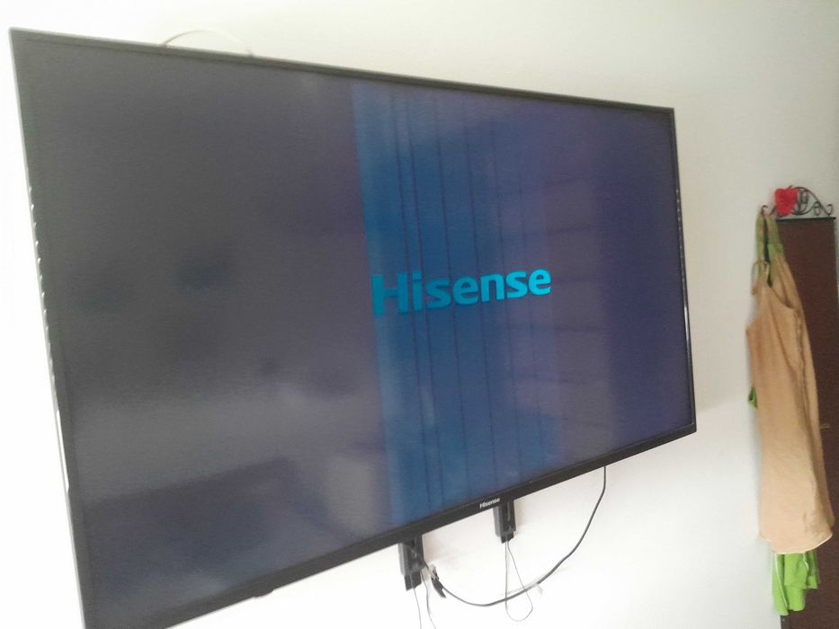 TV LED da marca Hisense de 50 polegadas exclusivamente para peças ou para reparação
