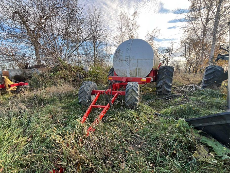 Бак для внесення рідких добрив "Bourgault"