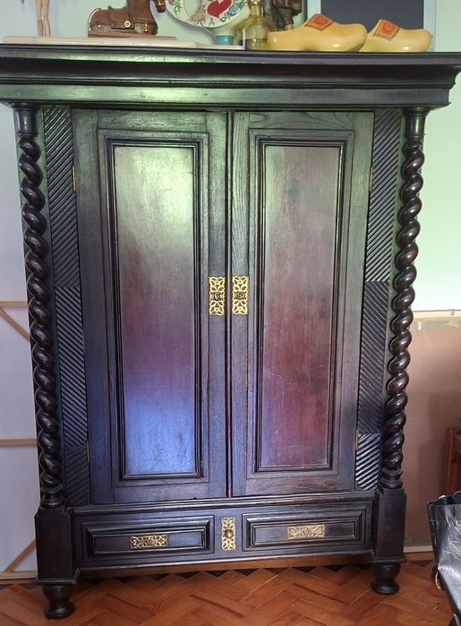 Armário Livreiro antigo de 2 portas - estilo torcidos e tremidos (bilros).