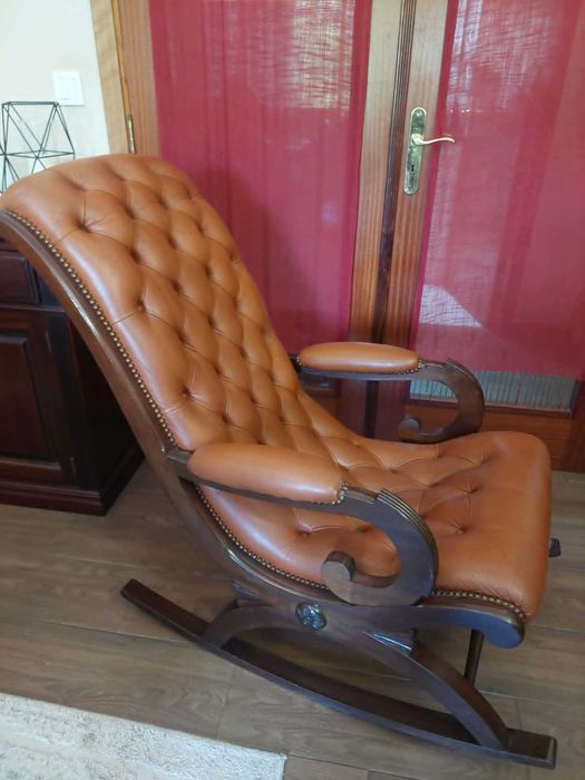 Vendo para desocupar este cadeirão de baloiço em ótimo estado de conservação. 150€