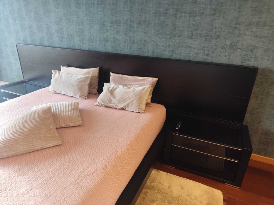 Mobília de Quarto Casal Wengué – Cama 1,60m + Mesas + Camiseiro
