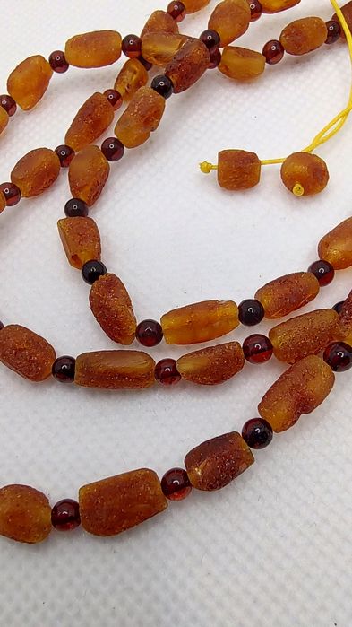 Bursztyn. Naszyjnik na sznurku.