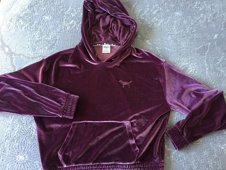 Roupa como nova, muito pouco usada.