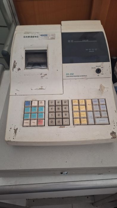 Máquina  registadora, ler anúncio