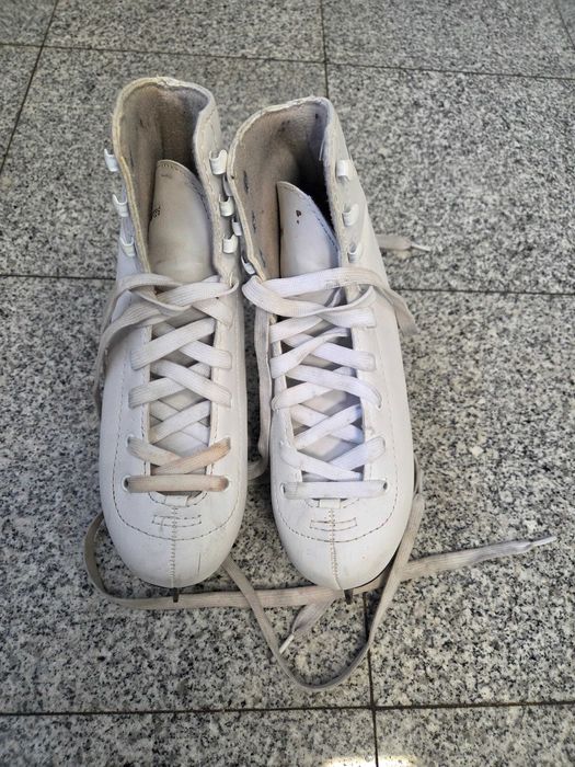 Łyżwy figurowe r. 220 ( 34-35 )