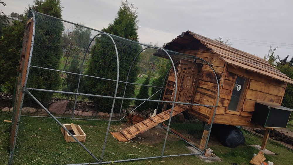 Kurnik z wolierą