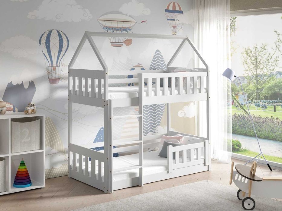 Drewniane łóżko domek sosna ZUZIA SLIM + materace gratis