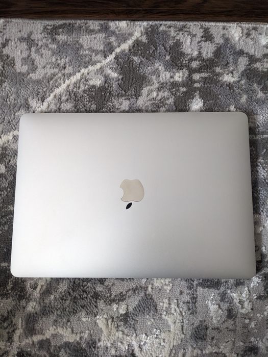 Macbook Air M1 8/256 Silver