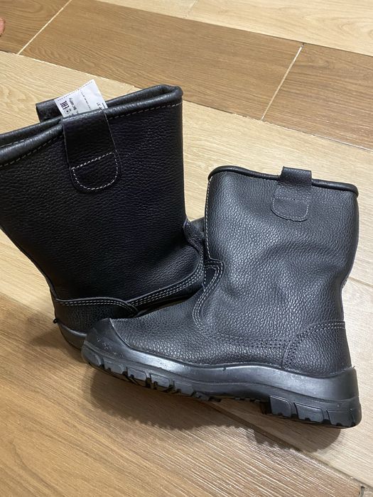 Продам женские рабочие сапоги