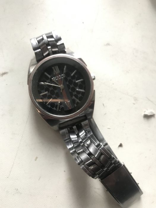 Часы кварцовые Gucci