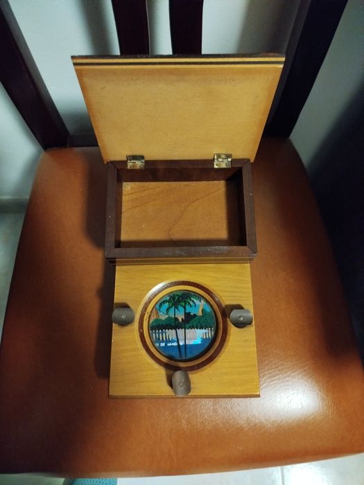 Cinzeiro,Cigarreira.