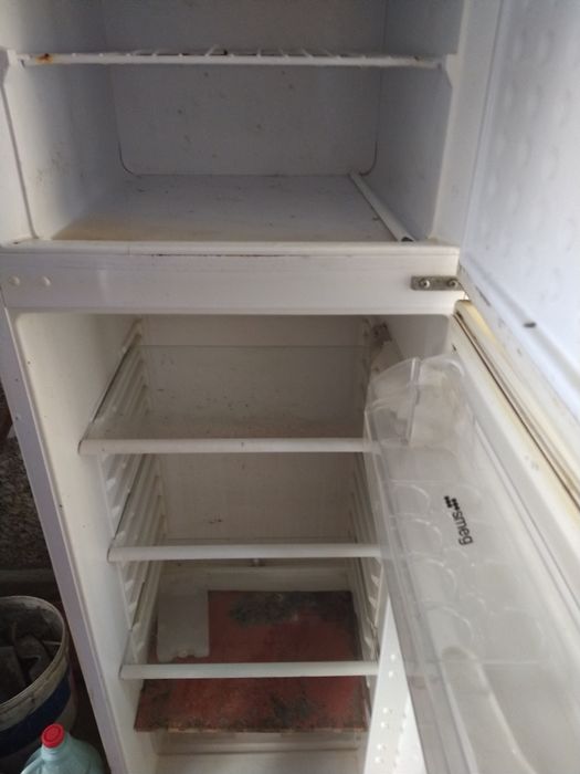 Frigorífico a trabalhar bem