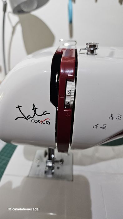 Máquina de costura Jata Génesis 695