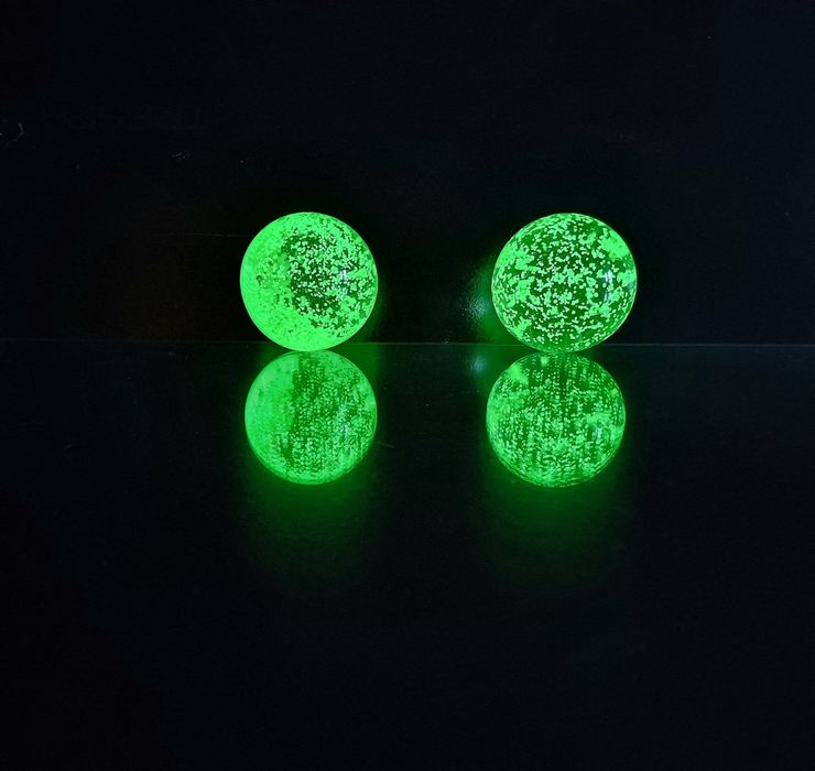 Szklane kule - fluorescencyjne - nie uranowe - 2 szt