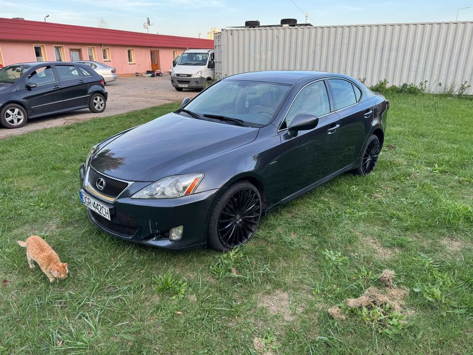 Lexus IS