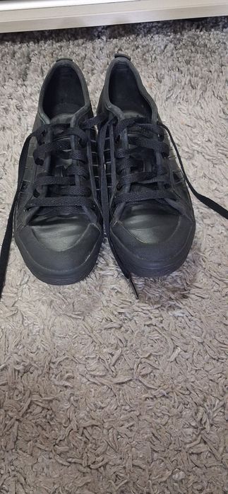 Продаю, спортивні жіночі кросівки Adidas.В хорошому стані, одягали 2 рази.В чорному кольорі.Розмір 36. 10/10