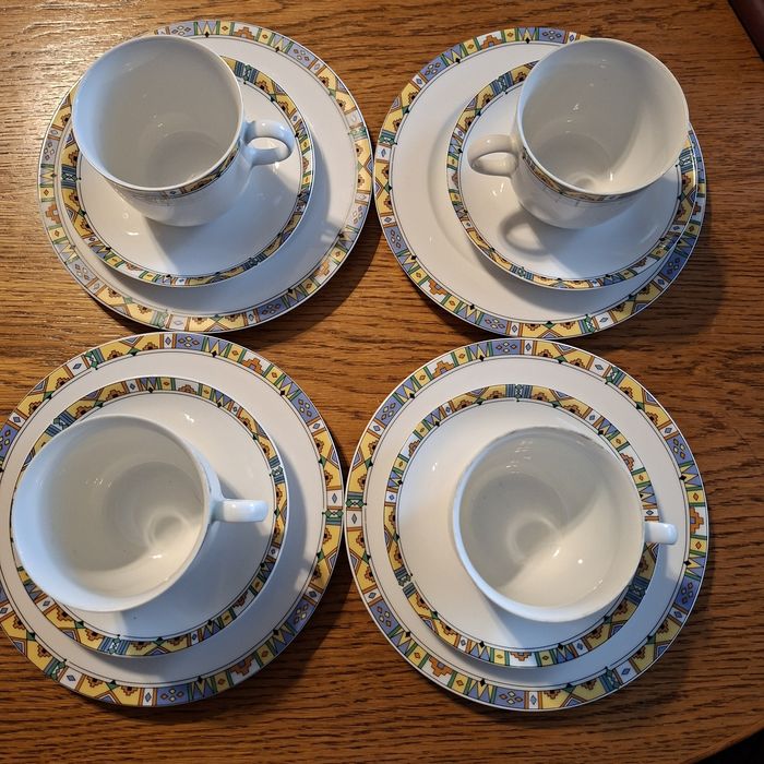 Zestaw filiżanek i spodków z porcelany Wałbrzych