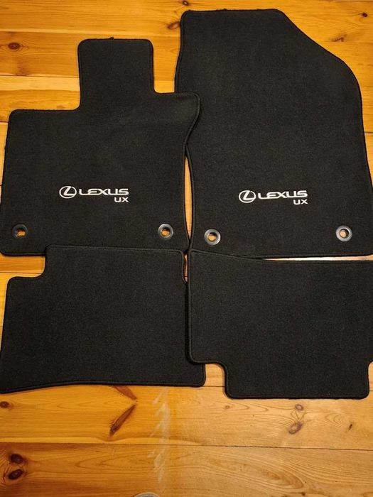 Oryginalne dywaniki welurowe Lexus UX – komplet 4 szt. Stan DB