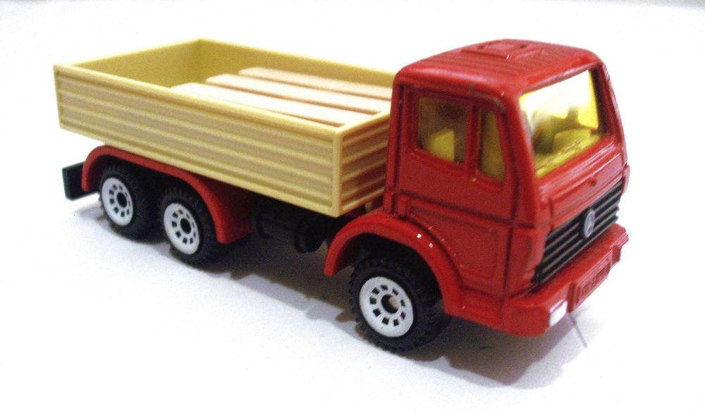 Siku Mercedes Actros 6-wheel Truck -escala +/- 1/64