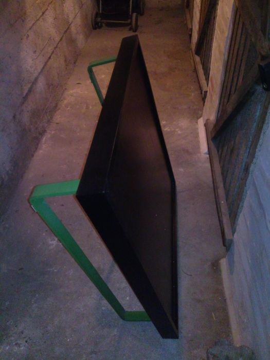 Stół pełne drewno, ciężki i stabilny, niski