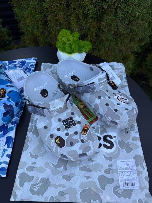 Crocs x BAPE Camo сабо унісекс сині/сірі | Літні крокси з джибітсами | Тапки трендові | тапочки на літо | Крокси Бейп Сірий/синій