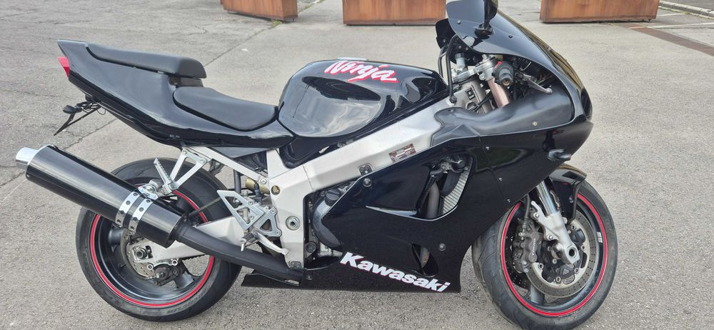 Kawasaki zx7 black édition