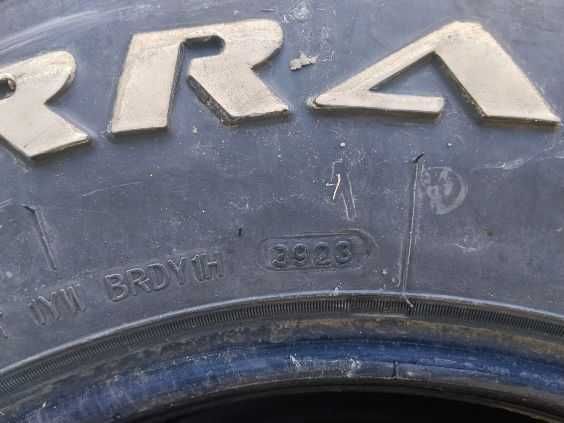 Opony MT 235 x 75 x 15