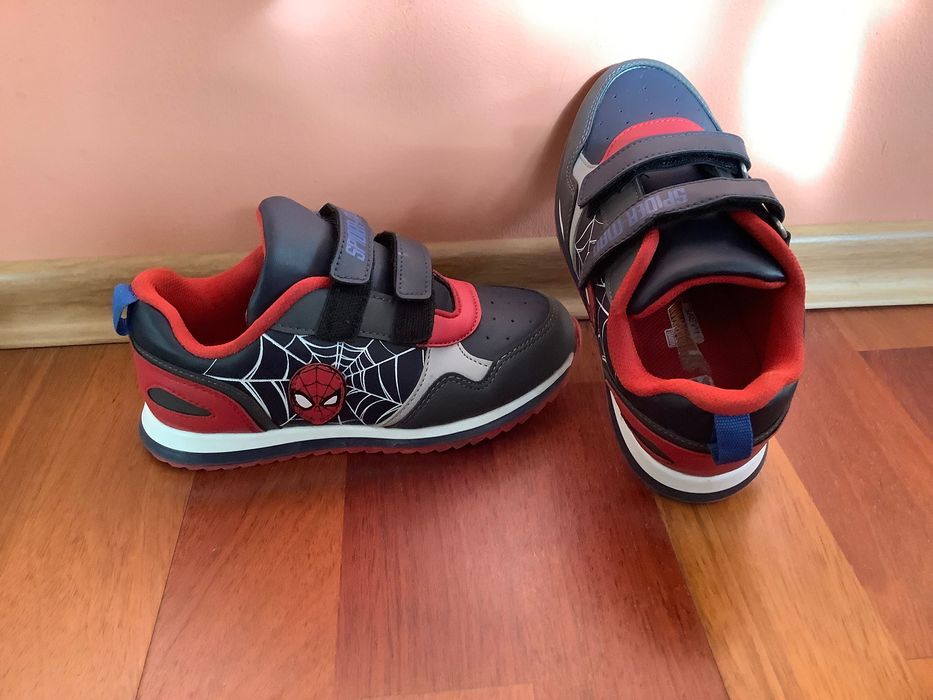 Детские кроссовки б/у