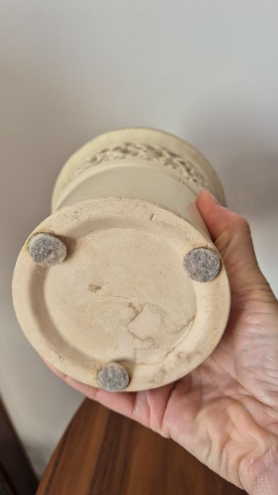 Ażurowa ceramiczna doniczka ecru