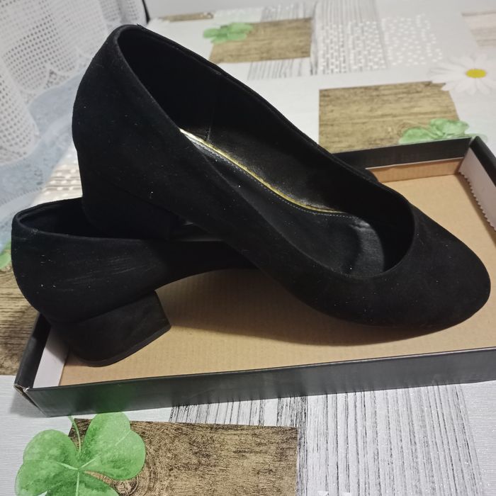Продам женские туфли