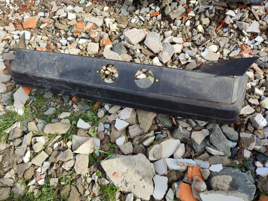 Parachoques traseiro e alcatifas 190