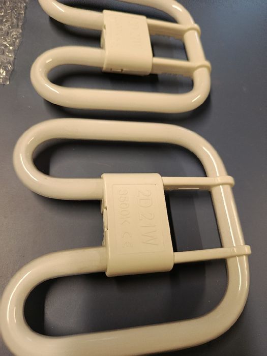 Świetlówka kompaktowa 2D  21W .