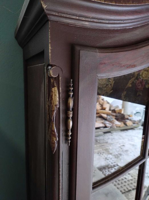 Witrynka z litego drewna