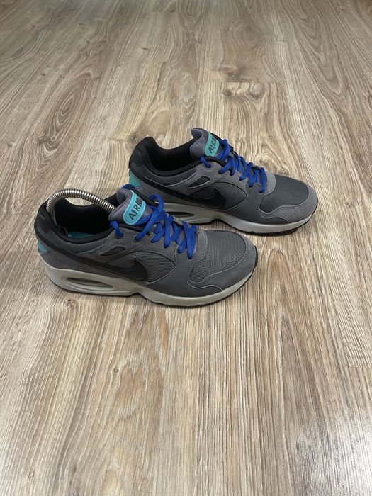 Nike Air Max  —-