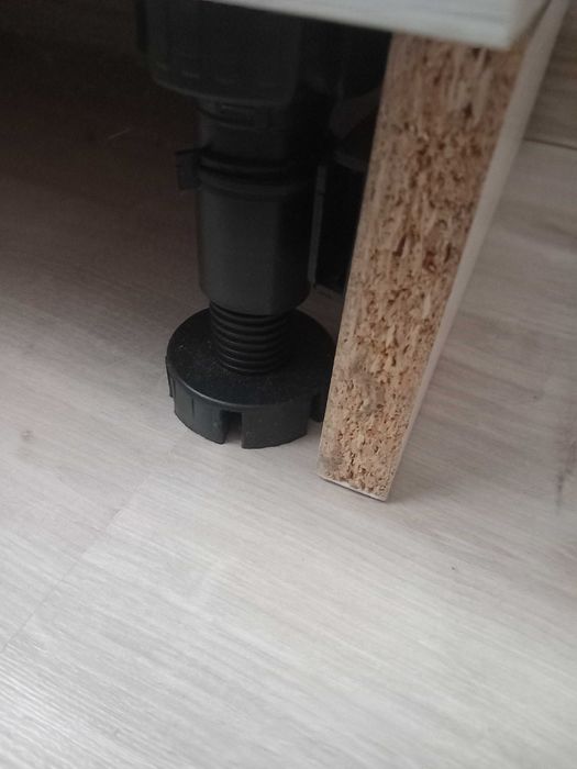 Regał z 8 pólkami
