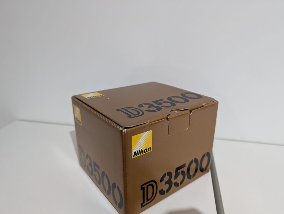 Nikon D3500 + Lente AF-P NIKKOR 18-55mm + Carregador Original + Estojo