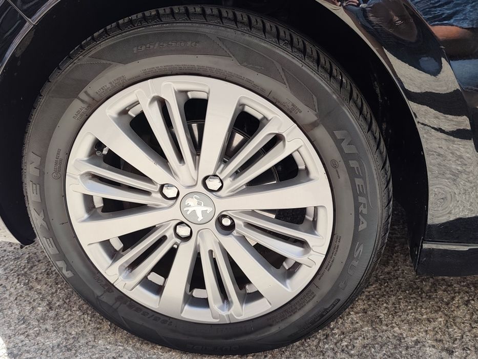 Peugeot 208 1.2 Signature 2018
