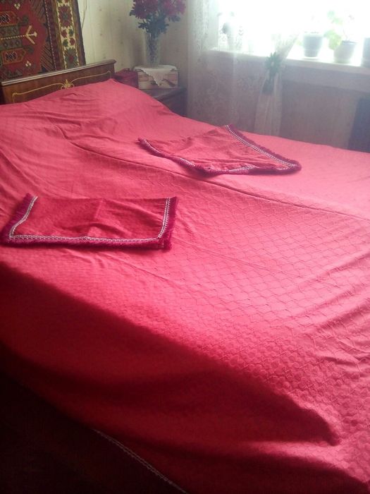 Покрывало на двухспальную  кровать. Новое.